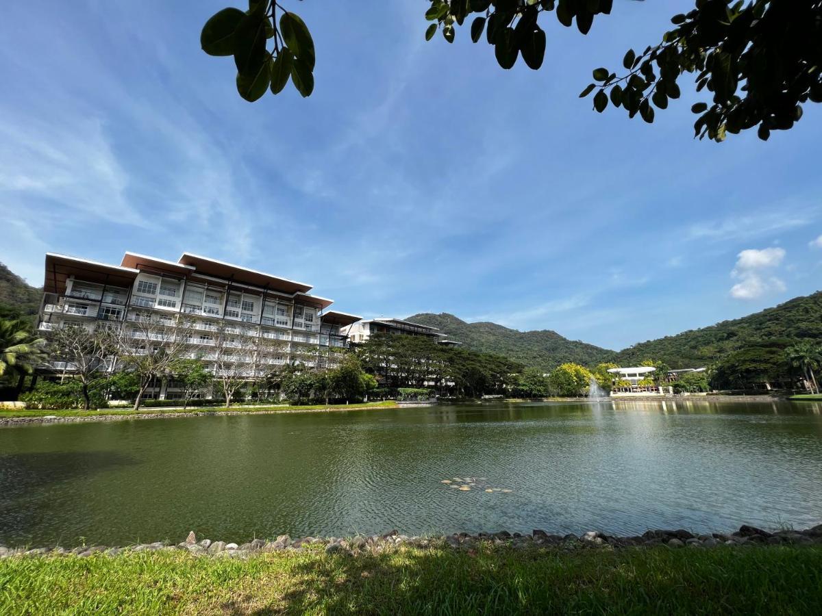 Bonel Condo At Pico De Loro Cutad Kültér fotó